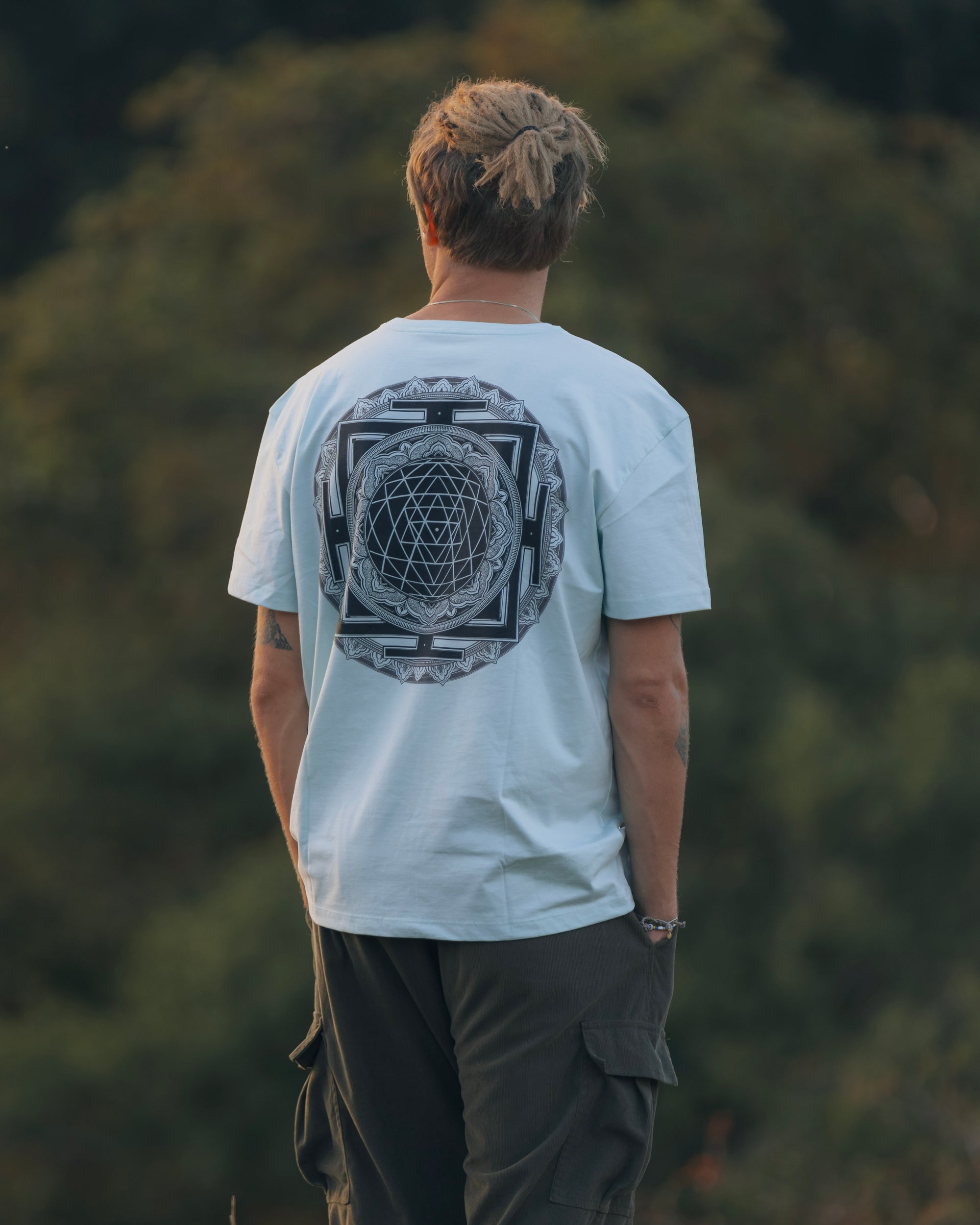 Sri-Yantra Mystik Nāga Crew Neck - Pastel Blue